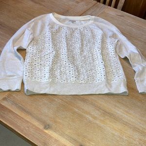 🛍️🛍️ 3 for $5. Adorable floral cutout sweatshirt